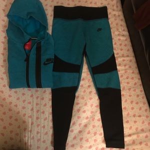 nike hoody jacket and leggings